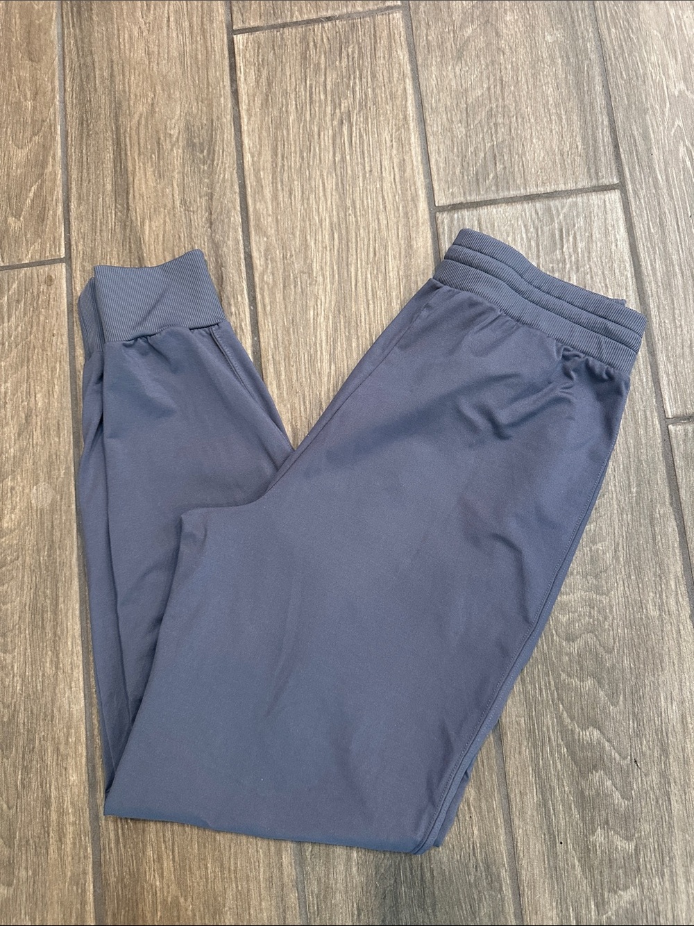 Zella women’s gray lounge pants, size small. True tie, ankle hem.
